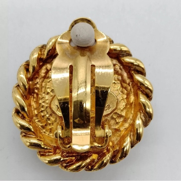 Chanel rare Vintage Clip On Earrings with COA - Picture 5 of 10